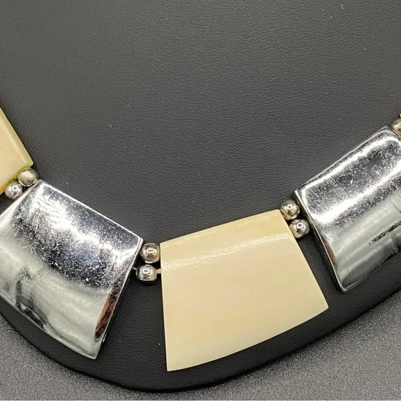 Vintage Collar Necklace with Silver Tone and Cream Links - Picture 4 of 12